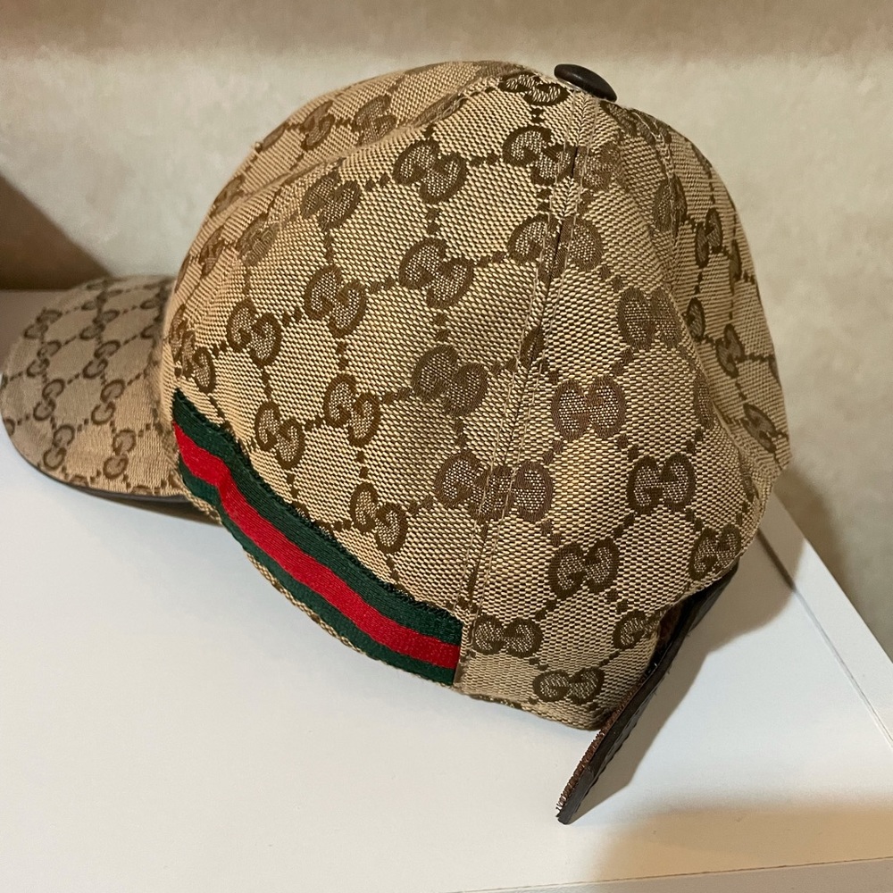 Gucci hat bout here.Authentic